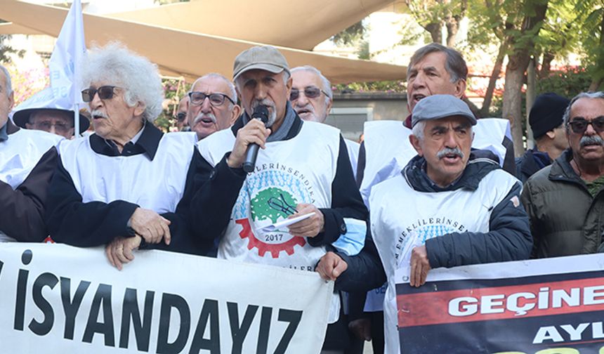 Emekliler, “Emekliler ülkenin yasal hırsızları” diyen Avukat Ertuğrul Akar’a tepki gösterdi