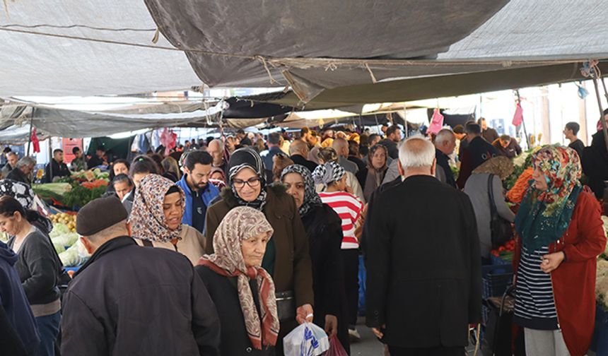 Ramazan’da Mersin'deki halk pazarları dolup taşıyor
