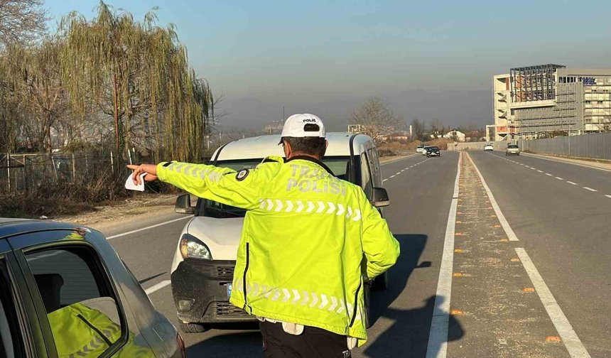 506'sı hızdan bin 496 araç sürücüsüne ceza yazıldı