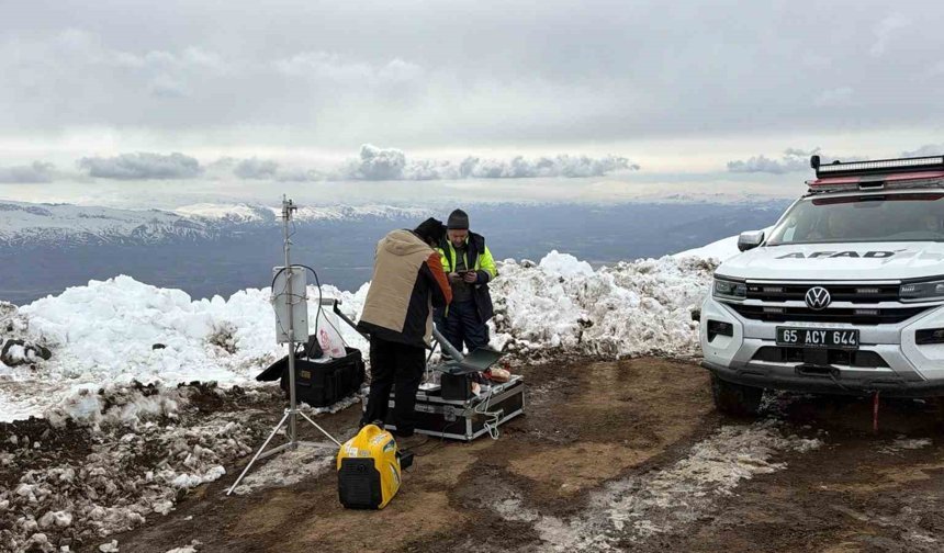 Ağrı Dağı'nda kaybolan dağcıyı arama çalışmaları 3'üncü gününde sürüyor
