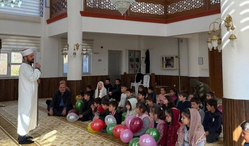 Anamur'da çocuklar camilerde manevi değerleri öğreniyor