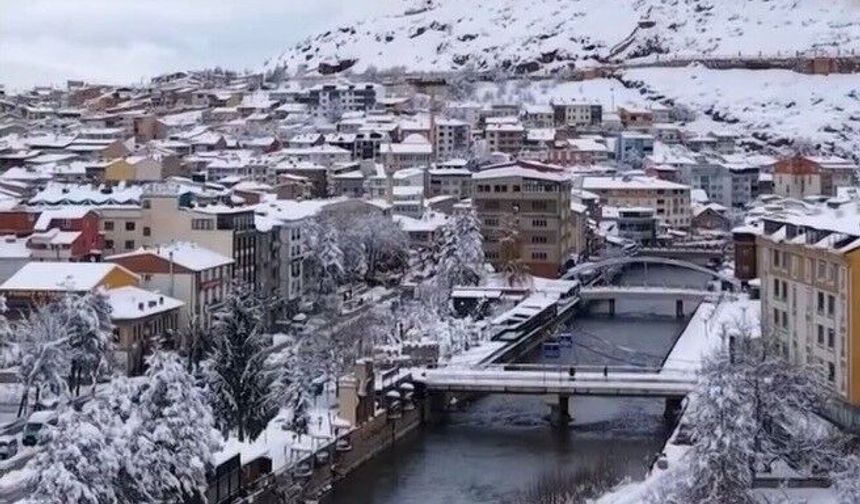 Bayburt kar yağışıyla beyaza büründü