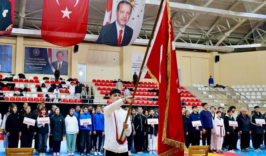 Bilecik'te 400 sporcu tekvando grup müsabakalarında ter döktü