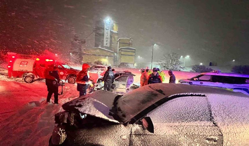 Bitlis'te trafik kazası: 2'si çocuk 7 kişi yaralandı