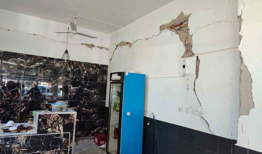 Buldan'da 5.1'lik depremin ardından bazı işletmelerde hasar meydana geldi