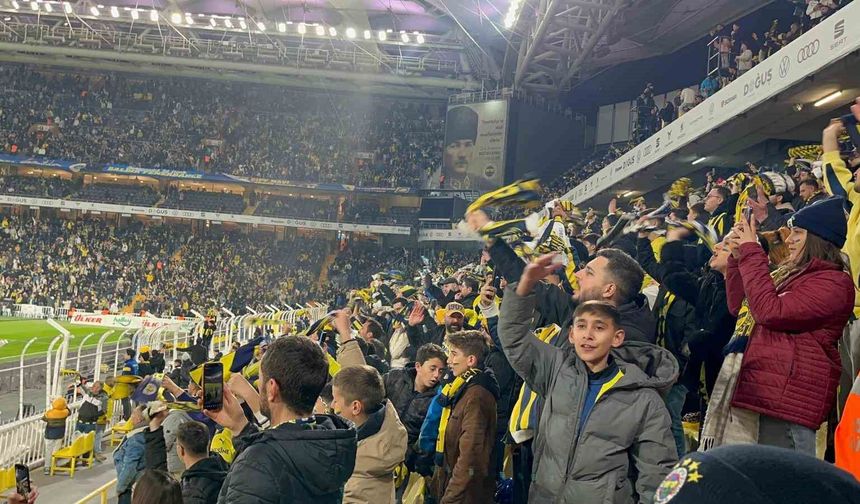 Depremzede gençler süper lig maçlarında moral buldu