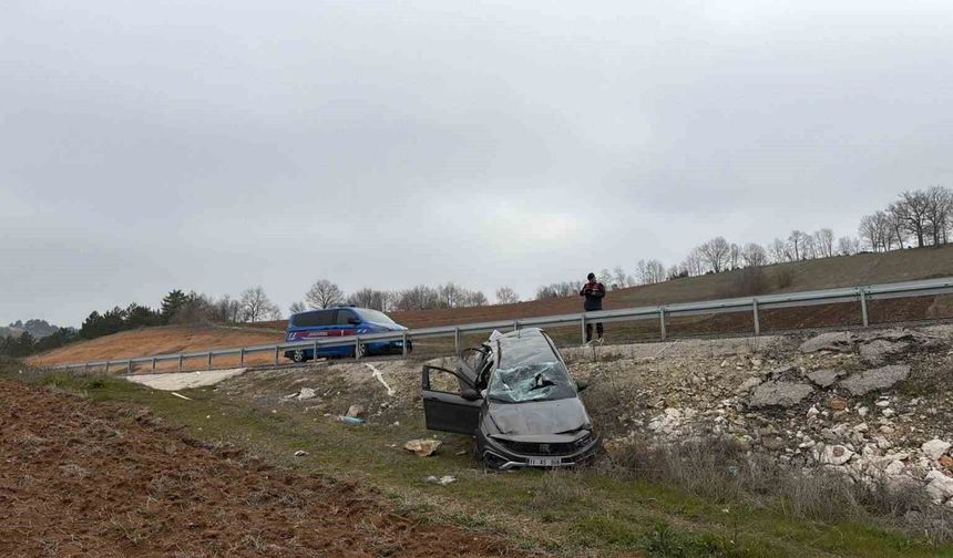 Direksiyon hâkimiyetini kaybeden sürücü tarlaya uçtu: 1 yaralı
