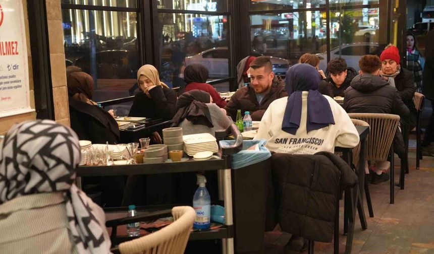 Gaziantep'te baklava kampanyası kuyruk oluşturdu