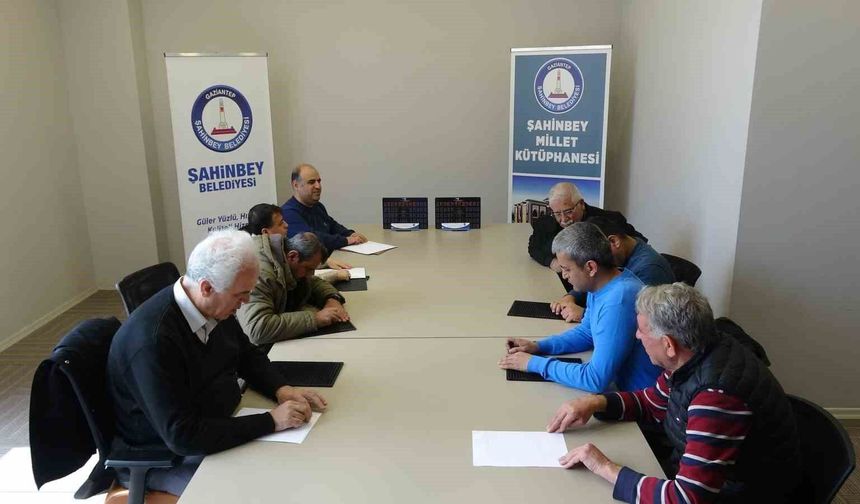 Görme engeliler Braille alfabesi öğreniyor