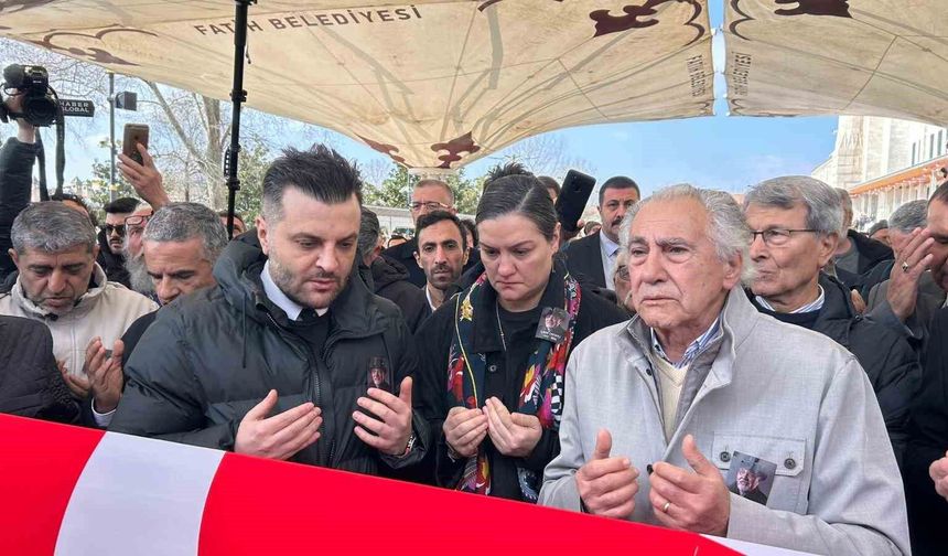 İlber Ortaylı için Fatih Camii'nde cenaze töreni düzenleniyor
