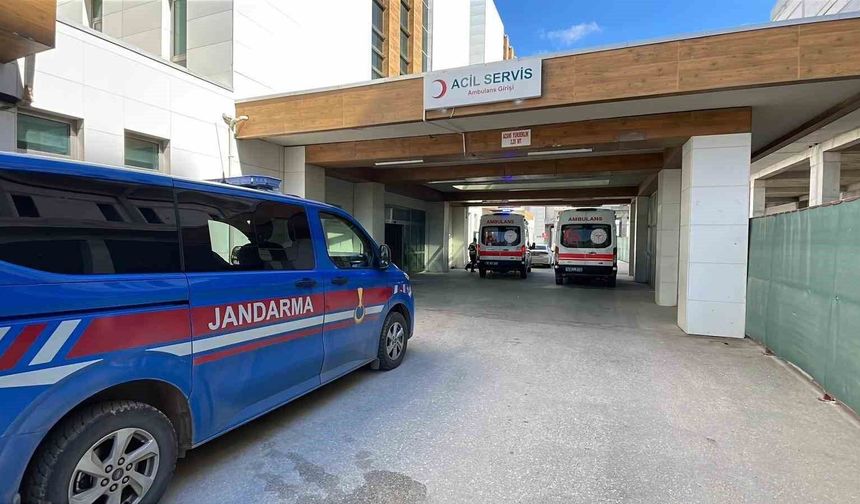 Karaman'da motosiklet şarampole devrildi: 2 yaralı