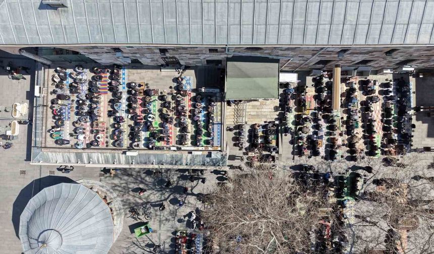 Konya'da Ramazan ayının son cuma namazı kılındı