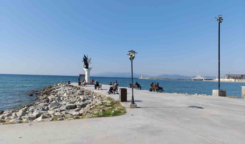 Kuşadası, Mart ayında yazı yaşadı