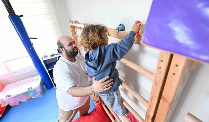 Mersin Büyükşehir Belediyesi DMD hastasına ergoterapi desteğini sürdürüyor