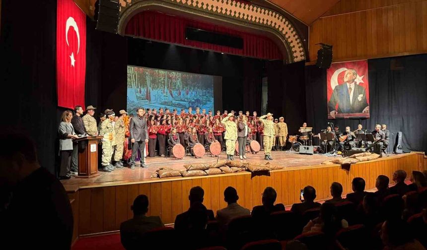 Mersin'de 111 genç yürekten dev Çanakkale Oratoryosu