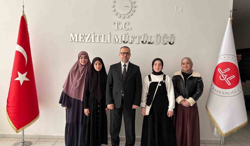 Mersin'de 6 ayda hafız olan 4 öğrenci altınla ödüllendirildi