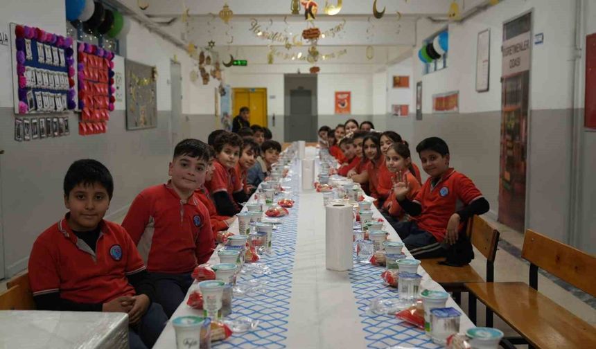 Minik kalpler iftar sofrasında buluştu