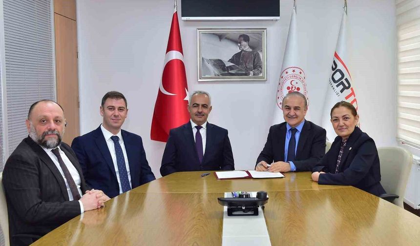 Oltu'ya dev yatırım: Modern spor salonu için imzalar atıldı