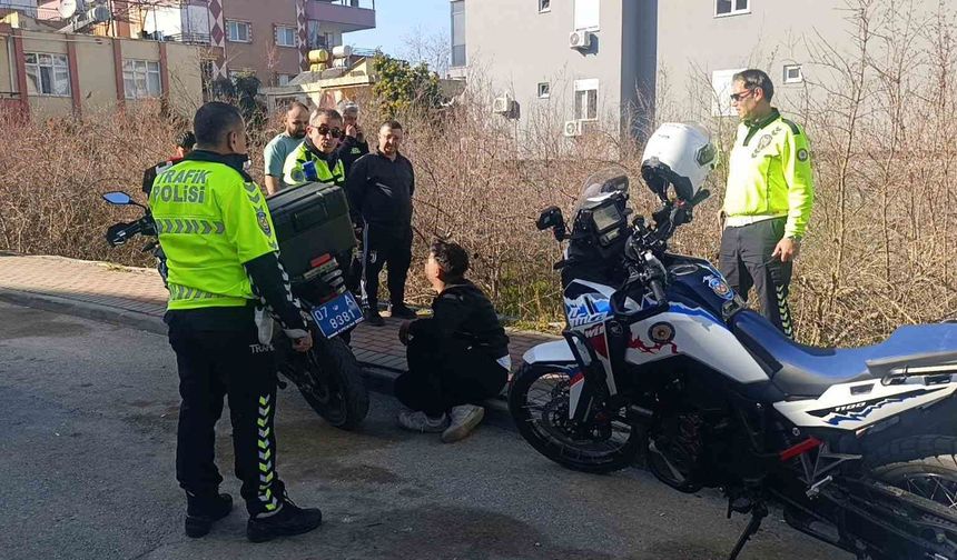 Polisi görünce motosikleti bahçeye atan sürücü ceza yemekten kurtulamadı