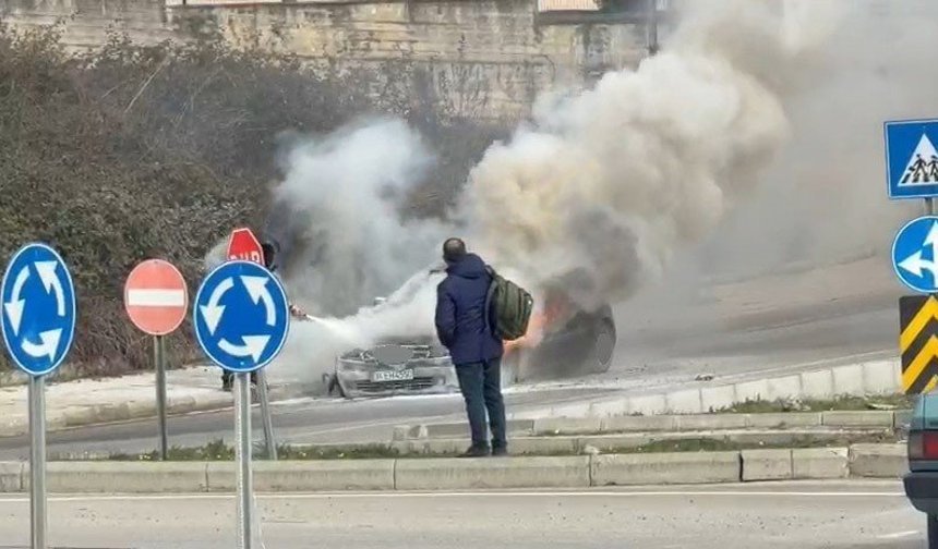 Samsun'da otomobil alevlere teslim oldu