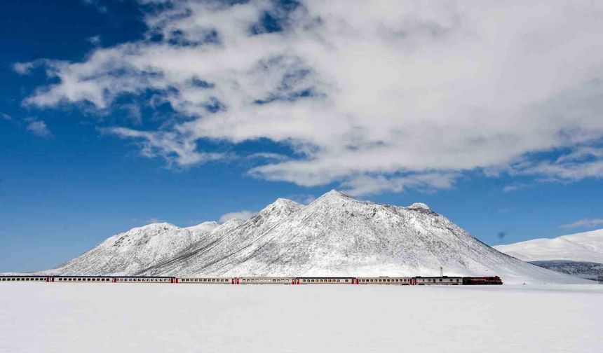 Van Gölü Ekspresi, Kirkor Dağı manzarasıyla görsel şölen sunuyor