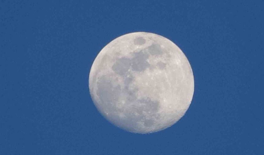 Van Kalesi'nde gökyüzü şöleni: Şişkin ay tarihle buluştu