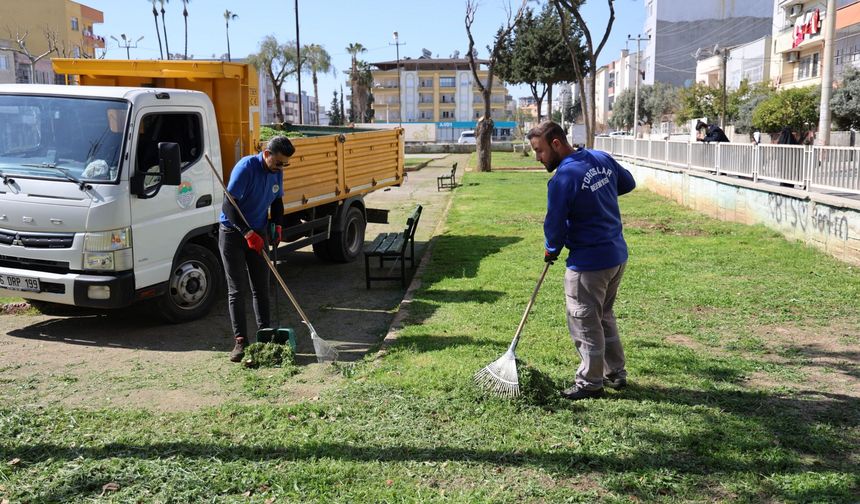 Toroslar’da park ve yeşil alanlar bakımdan geçiyor