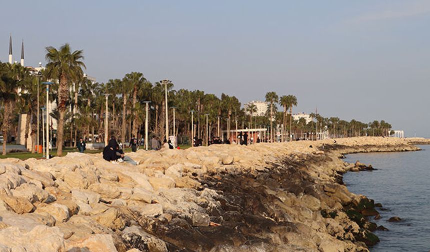 Mersinliler bir hafta sürecek yağışlardan önce sıcak havanın keyfini çıkardı