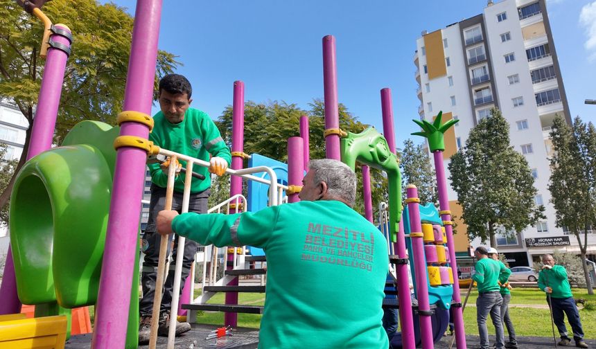 Mezitli Belediyesi, ilçe genelindeki parkları yeniliyor