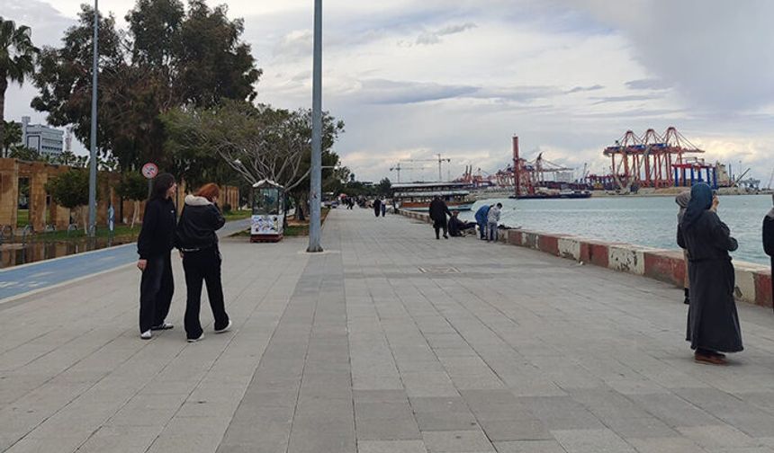 Güzel havayı fırsat bilen Mersinliler sahilleri doldurdu