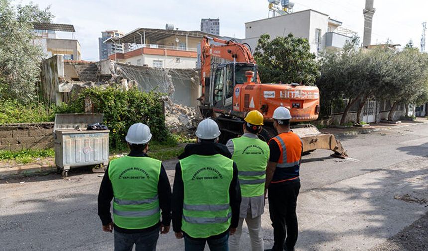 Yenişehir’de metruk binalar yıkılıyor