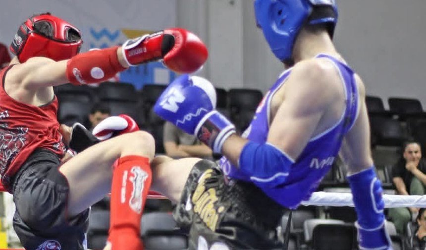 Mersin'de düzenlenen Muaythai Türkiye Şampiyonası'nda kürsüye Kayseri ambargosu