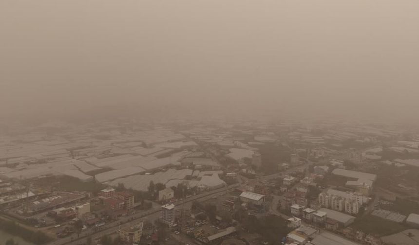 Mersin'in ilçelerinde de toz taşınımı etkili oldu