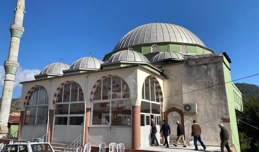 Bozyazı'da yangında zarar gören camide çalışmalar devam ediyor