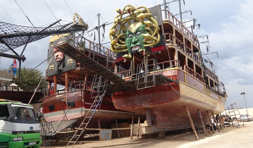 Mersin'de turizm sezonu öncesi gezi tekneleri bakıma alındı