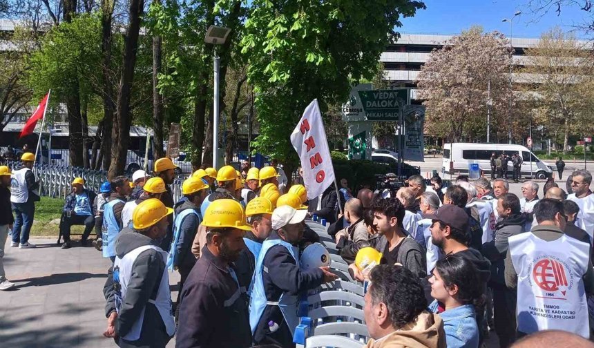 5 aydır maaş alamayan maden işçilerinin açlık grevi eylemi 6. gününde devam ediyor