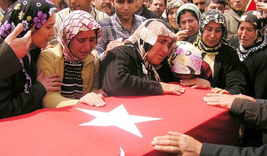 Adana'da şehit annesinin dramı: 'Can verdim, evimde oturamıyorum'