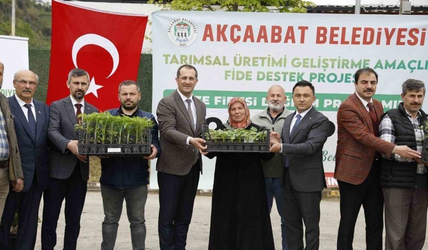 Akçaabat'ta üreticilere 25 bin sebze fidesi dağıtıldı