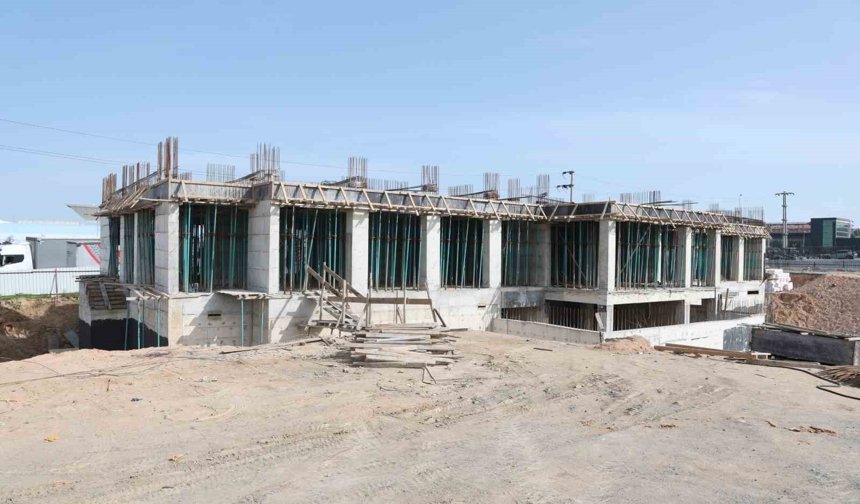 Çayırova'da 200 yataklı hastane ve meslek lisesi inşaatları hızla yükseliyor
