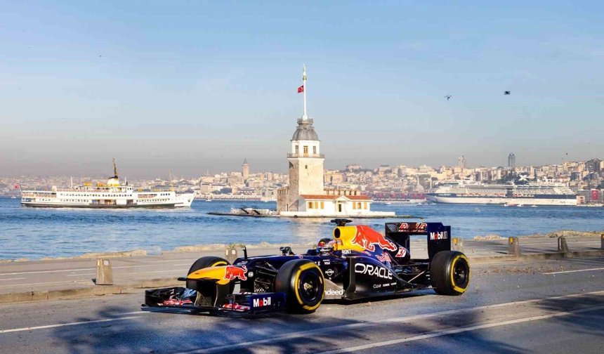 Formula 1 heyecanı 5 yıl sonra İstanbul sokaklarına taşındı