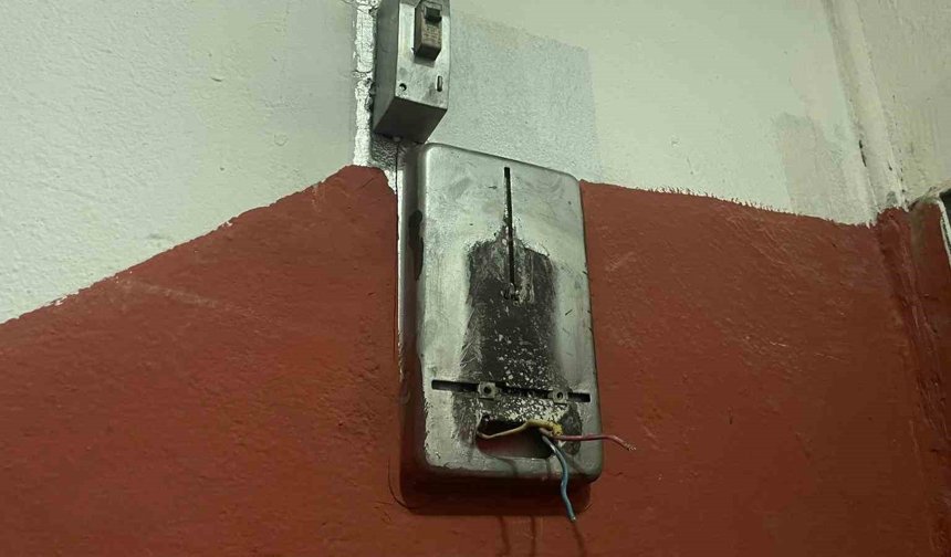 Karaman'da akıllara durgunluk veren hırsızlık: Evin elektrik sayacını çaldılar