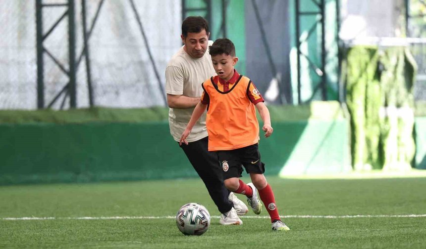 Küçükçekmece'de renkli maç: Babalar ve oğulları futbol heyecanı yaşadı