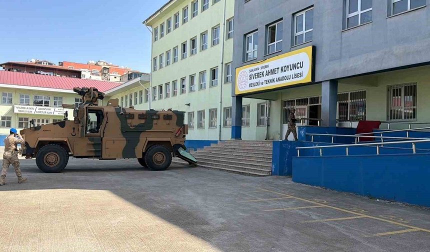 Liseye silahlı saldırıda 13 yaralı