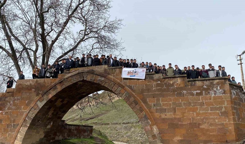 'Maziden Atiye Ahlat' programı gençleri tarihle buluşturuyor