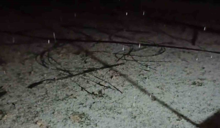 Mersin'de dolu yağışı etkili oldu