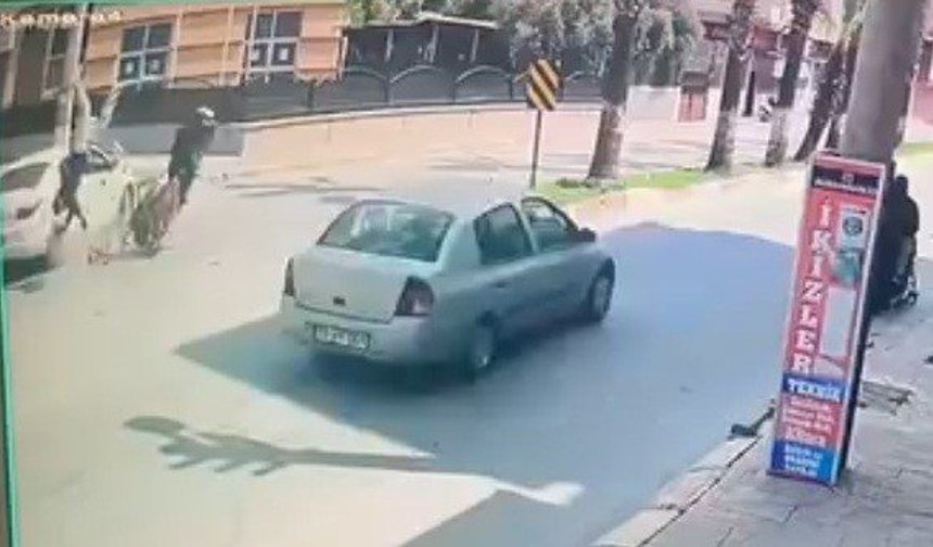 Mersin'de otomobil ile motosiklet çarpıştı, 1 kişi yaralandı: O anlar kamerada