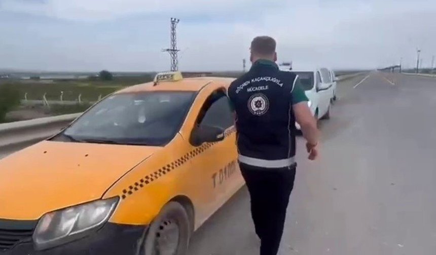 Ticari taksiyle göçmen kaçıran 2 sürücüye 334 bin 500 TL ceza