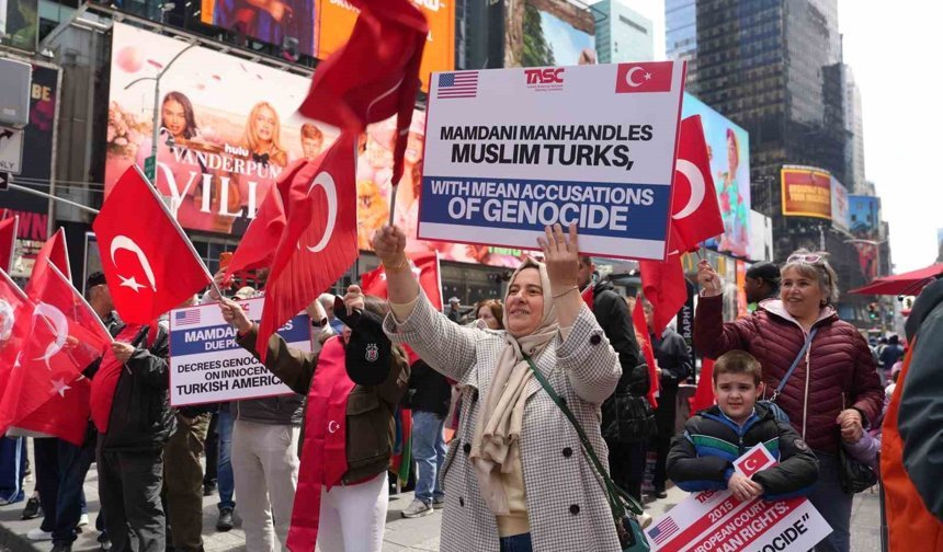 Times Meydanı'nda Ermeni yalanı protestosu