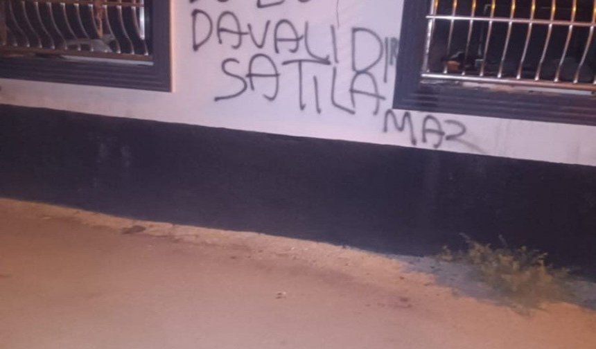 Trafikte başlayan tartışmayla şehit ailesine musallat oldular: Göç eden aileden 100 deve diyet istediler