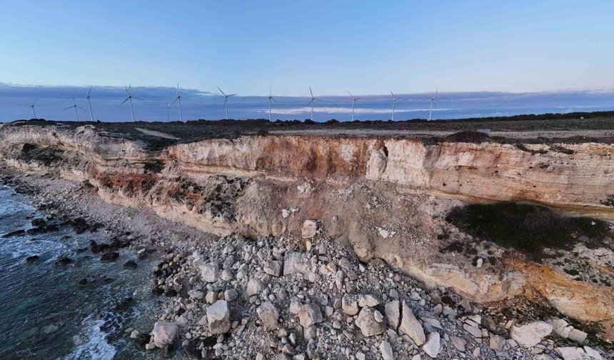 Turizm merkezi Bozcaada'daki Polente Burnu'nda göçük